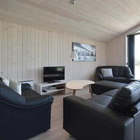 Holiday home Three-bedroom In